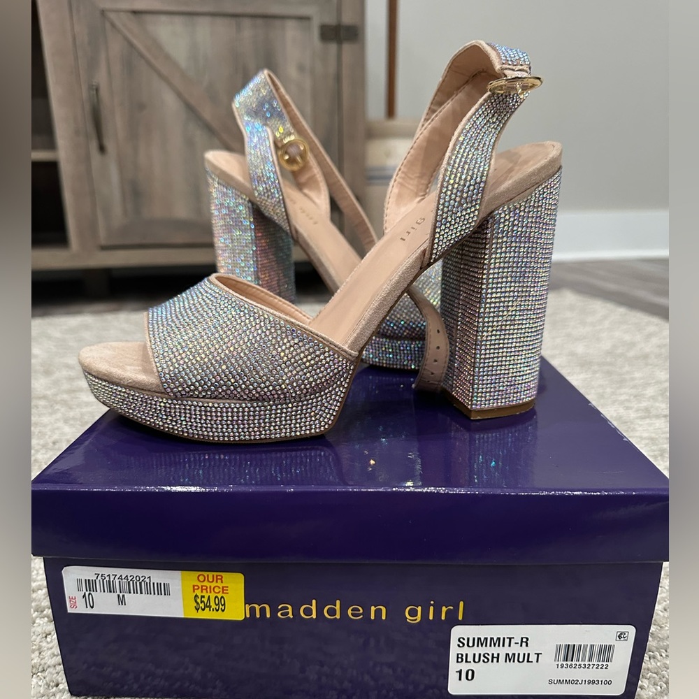 Madden girl platform size 10. Beautiful shoes!! Worn once!